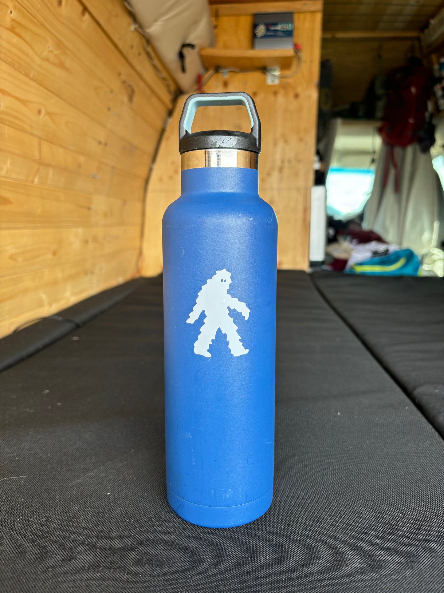 Sasquatch upcycled insulated bottle - blue