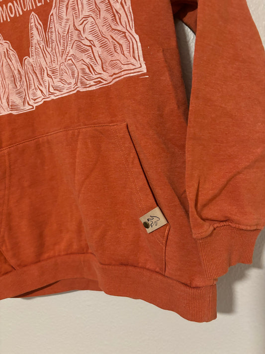 L jr - monument Hoodie