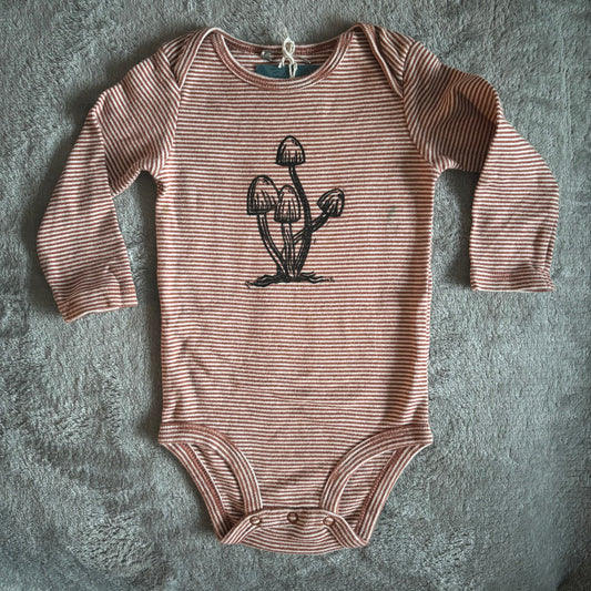 6-9M - fairy caps onesie (stain)