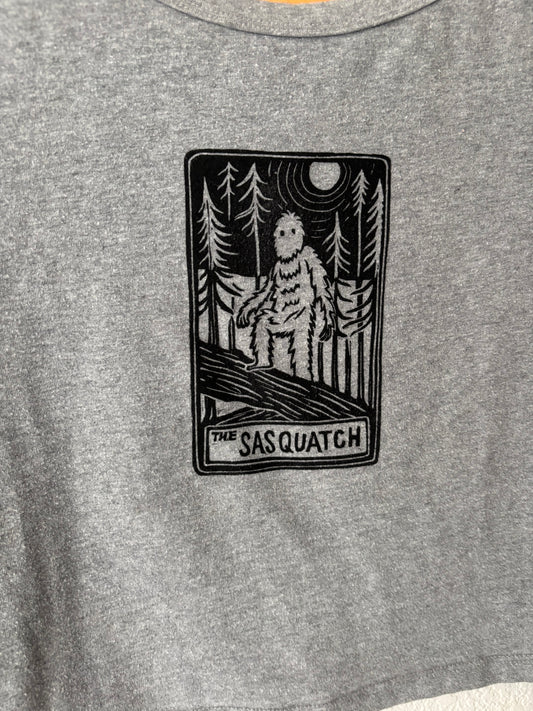 L sasquatch cropped t-shirt