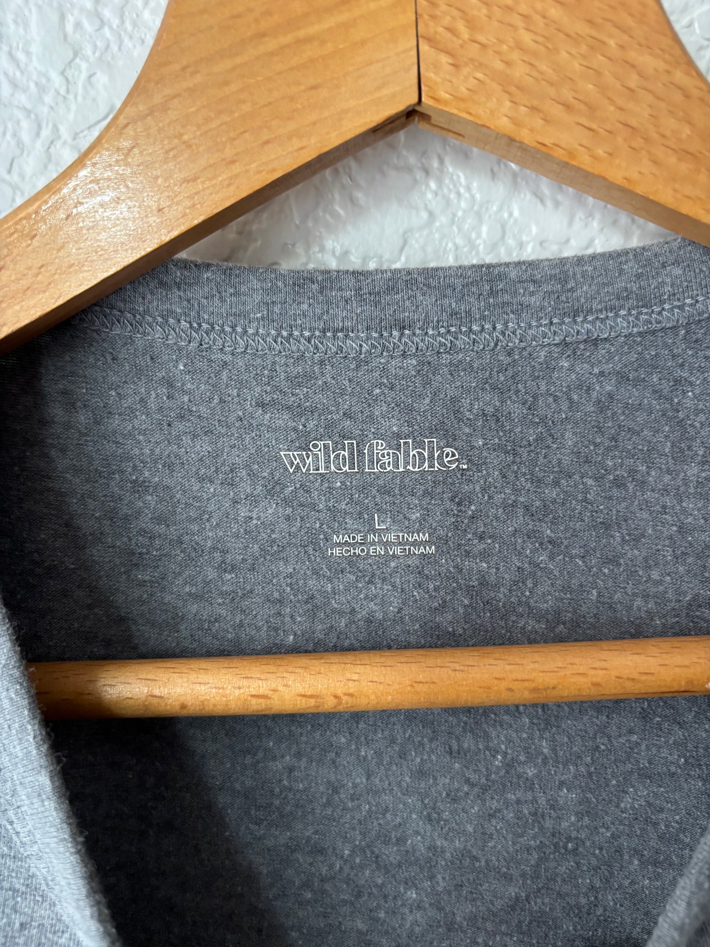 L sasquatch cropped t-shirt