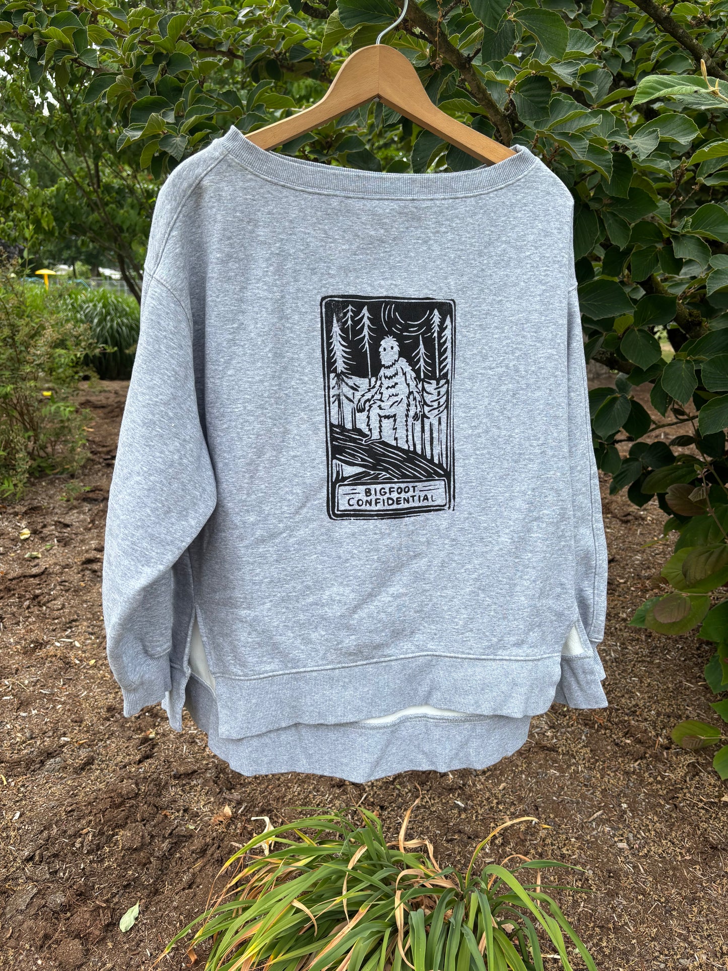 L - Bigfoot confidential crew neck