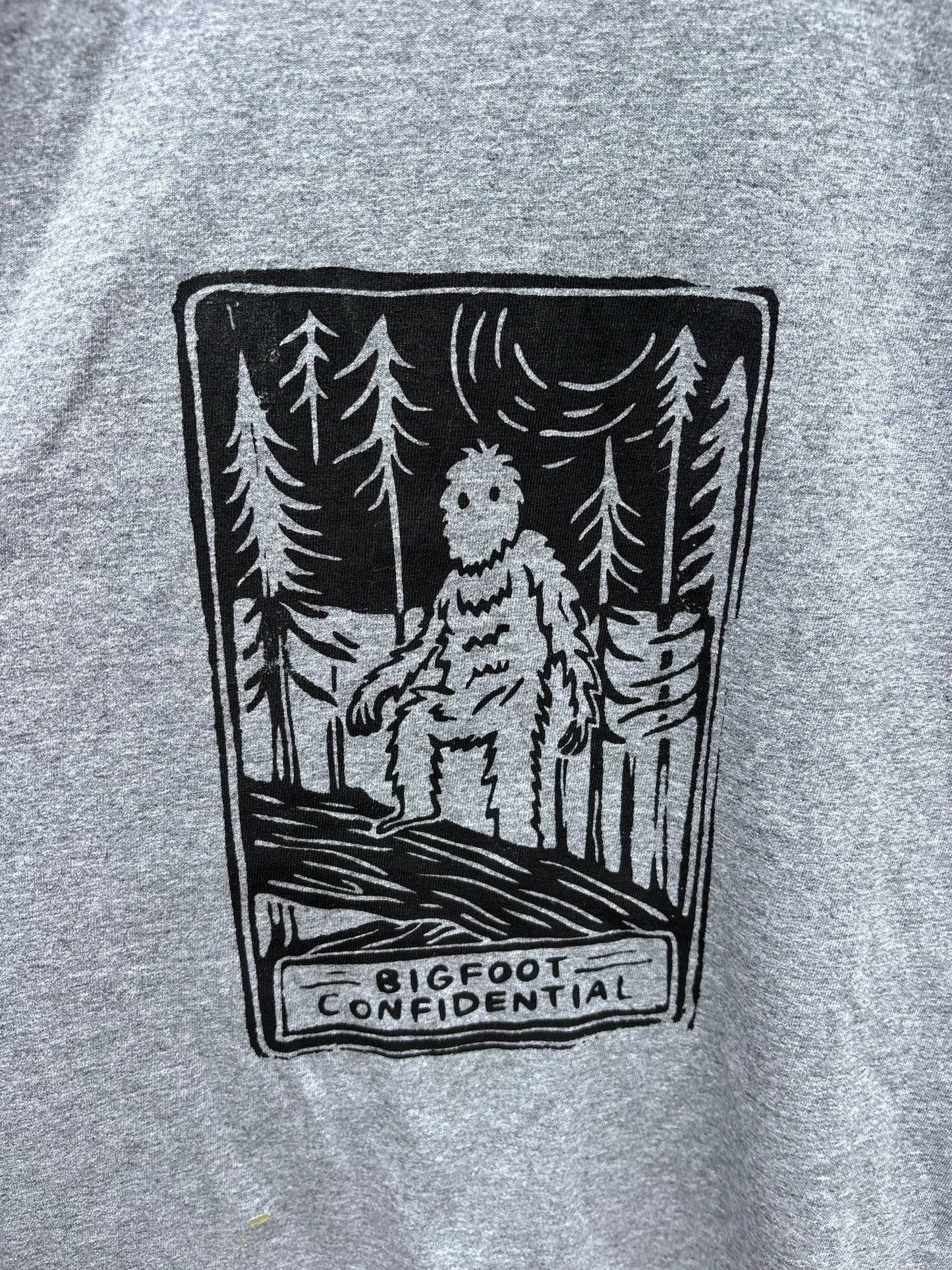 2XL - Bigfoot confidential T-shirt