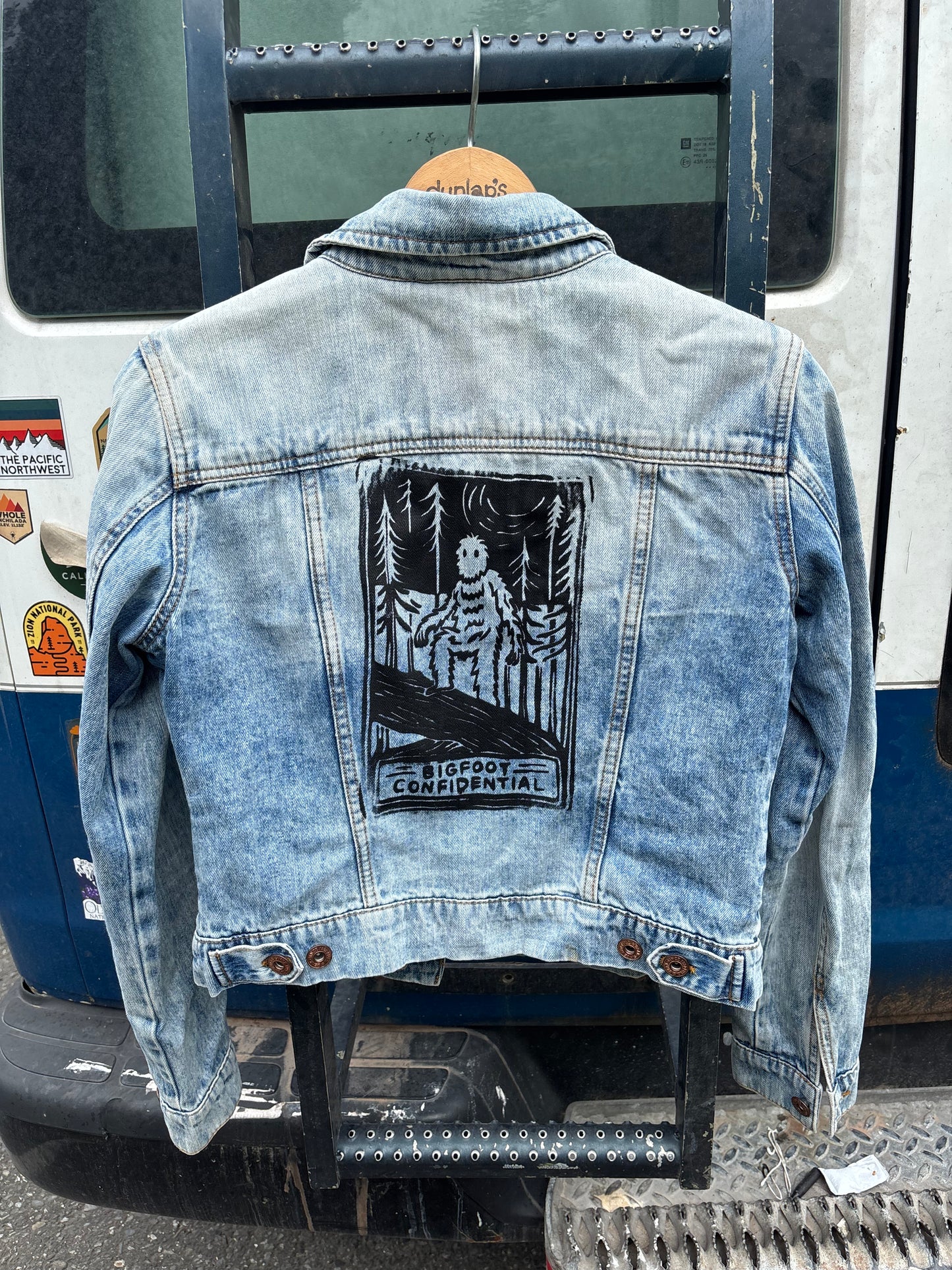 M - Bigfoot confidential Jean jacket