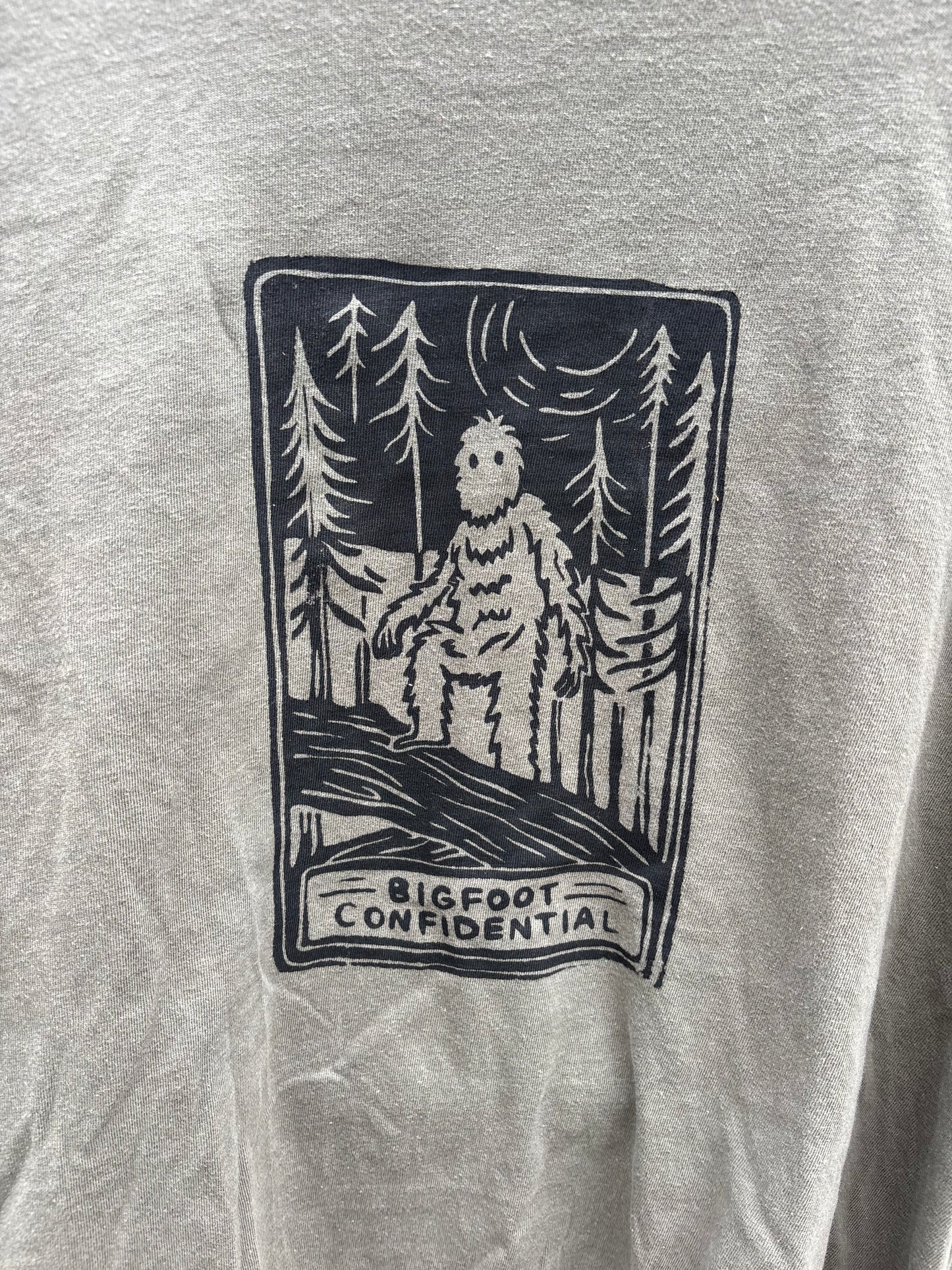 2XL - Bigfoot confidential T-shirt