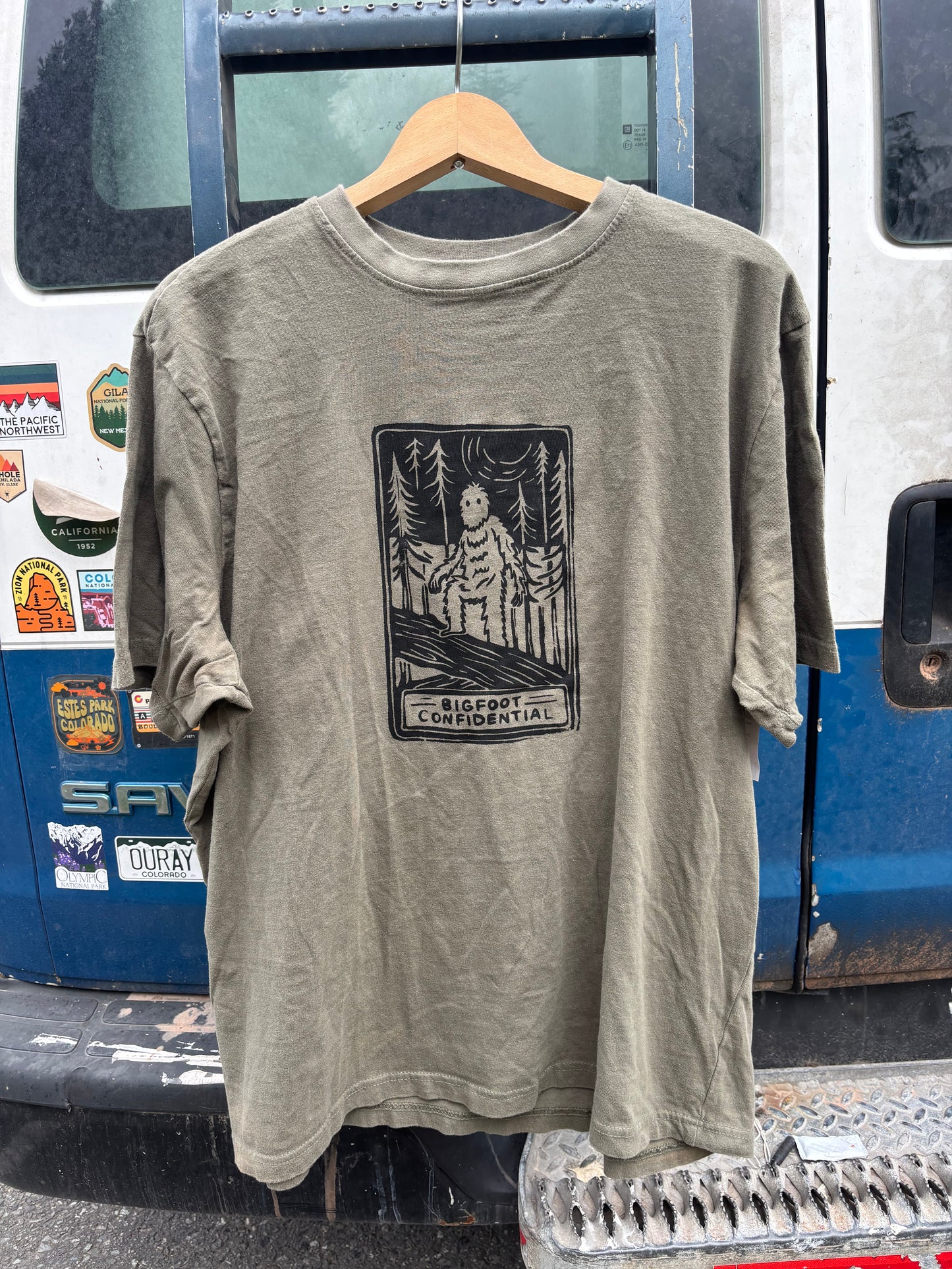 2XL - Bigfoot confidential T-shirt