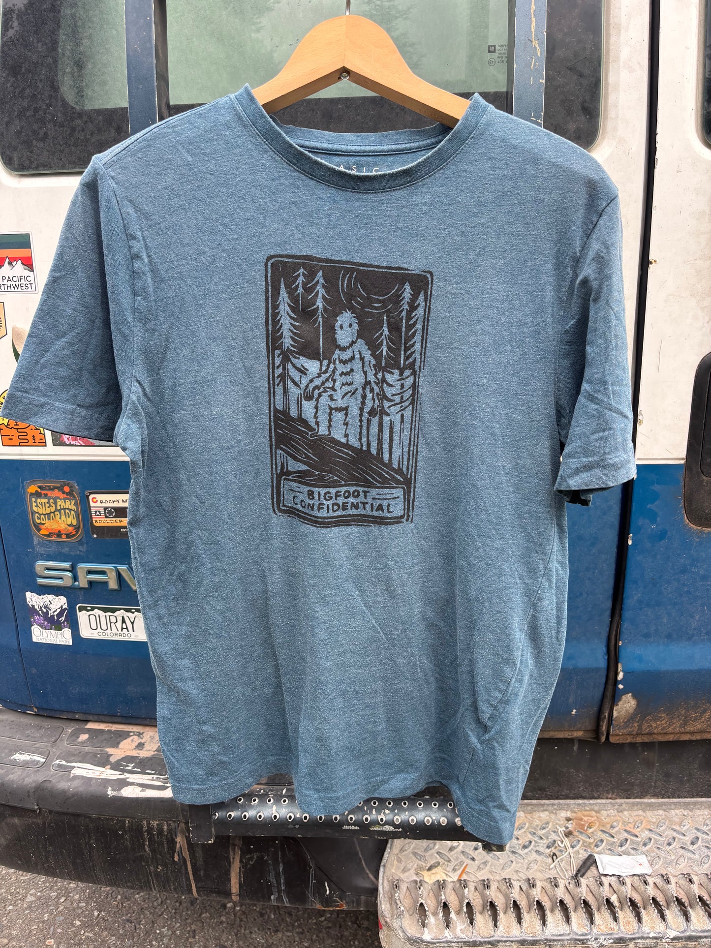 S - Bigfoot confidential T-shirt