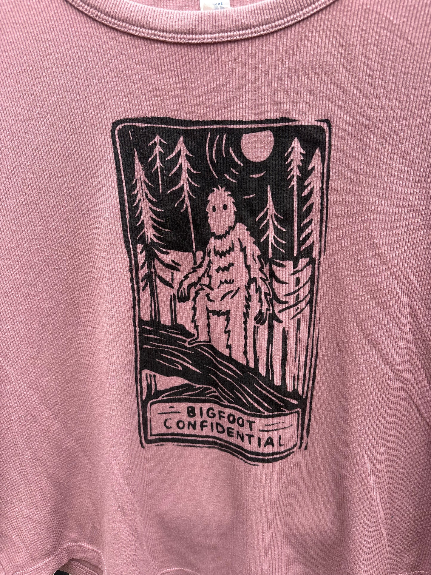 XL - Bigfoot confidential T-shirt