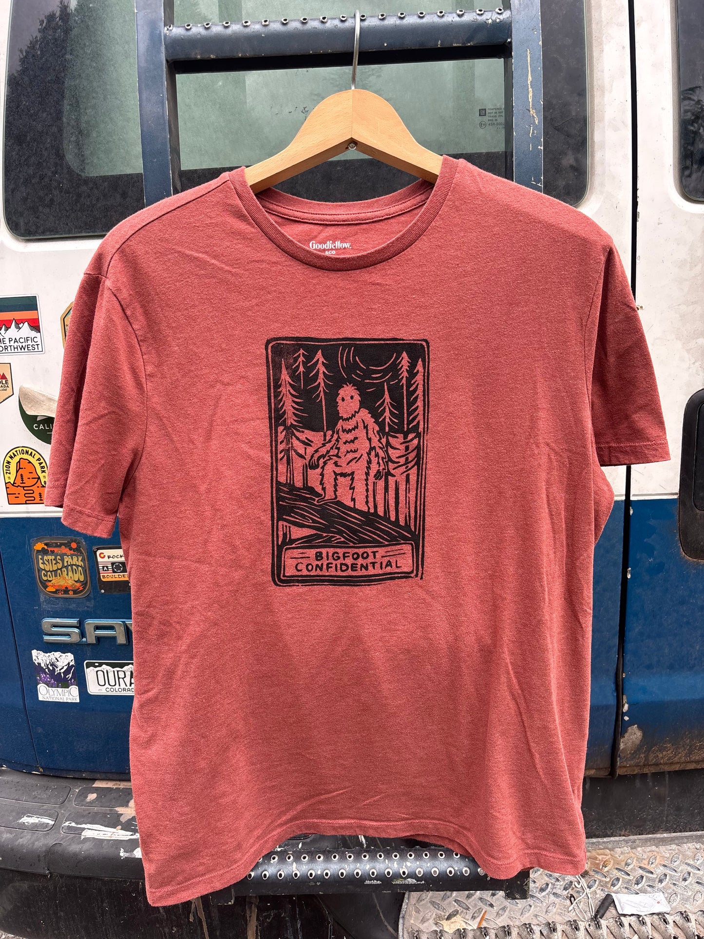 L - Bigfoot confidential T-shirt