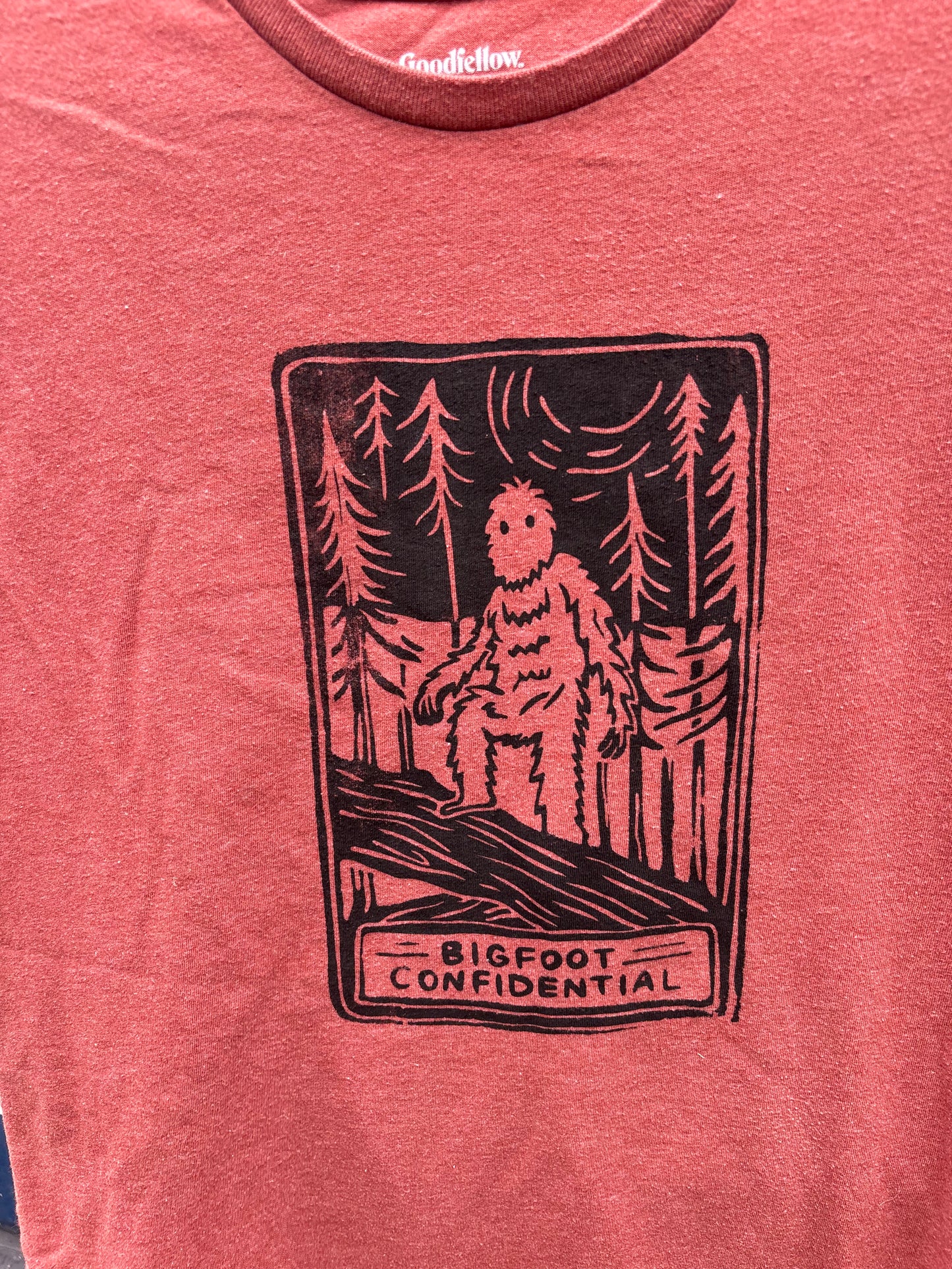 L - Bigfoot confidential T-shirt