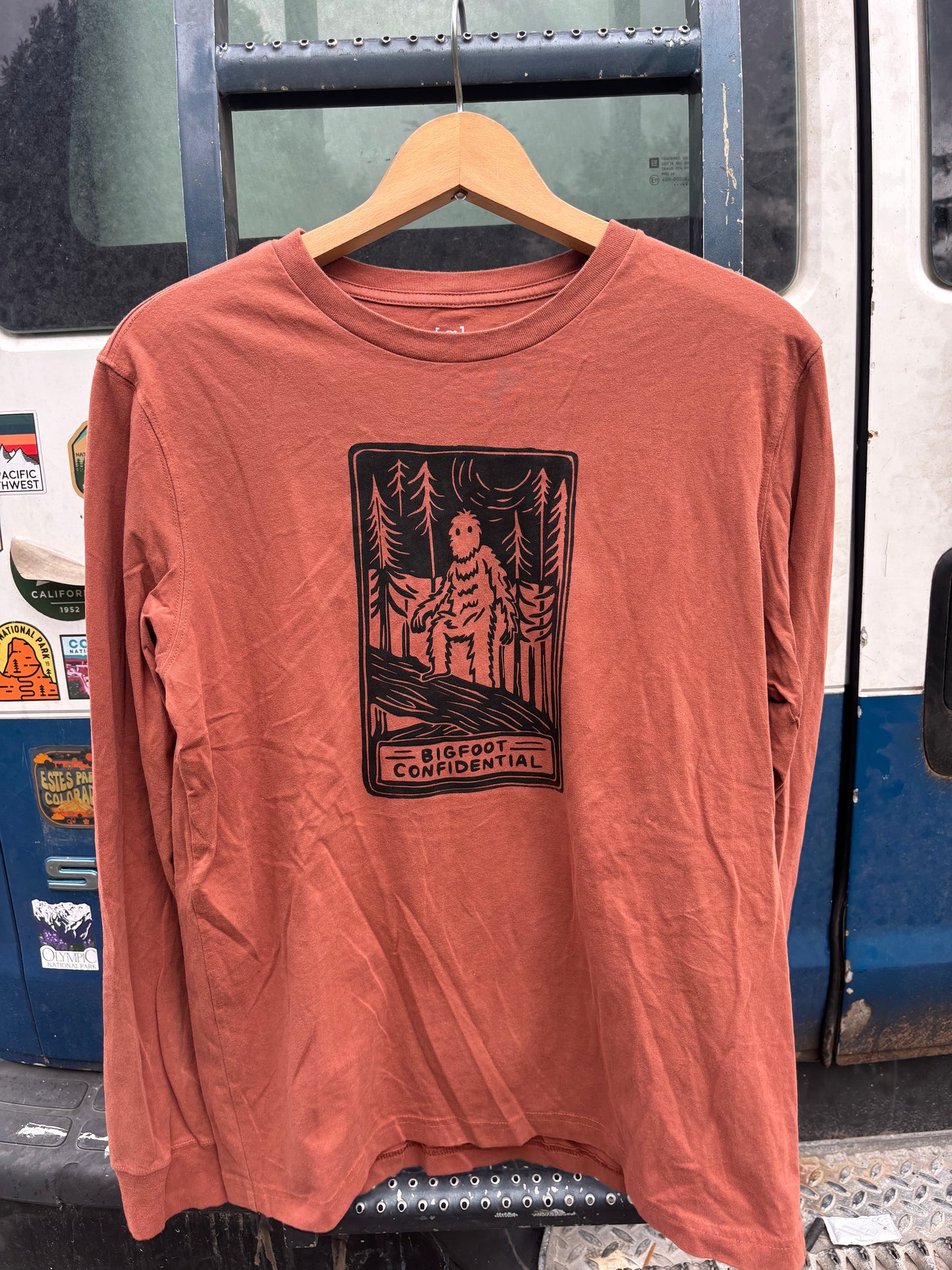 M - Bigfoot confidential long sleeves