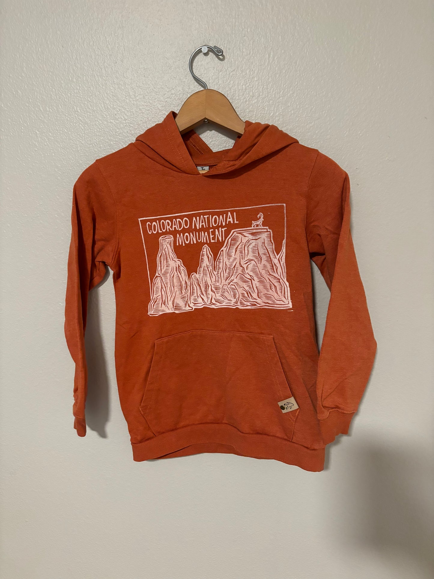 L jr - monument Hoodie