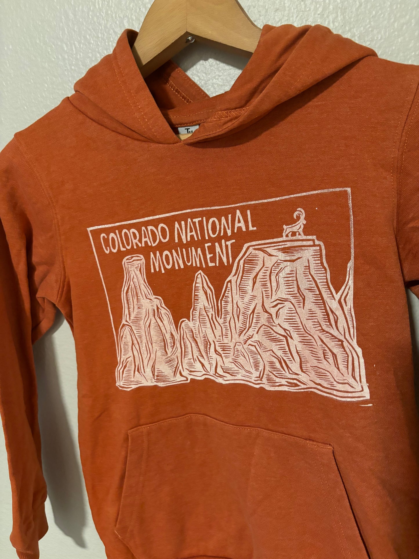 L jr - monument Hoodie