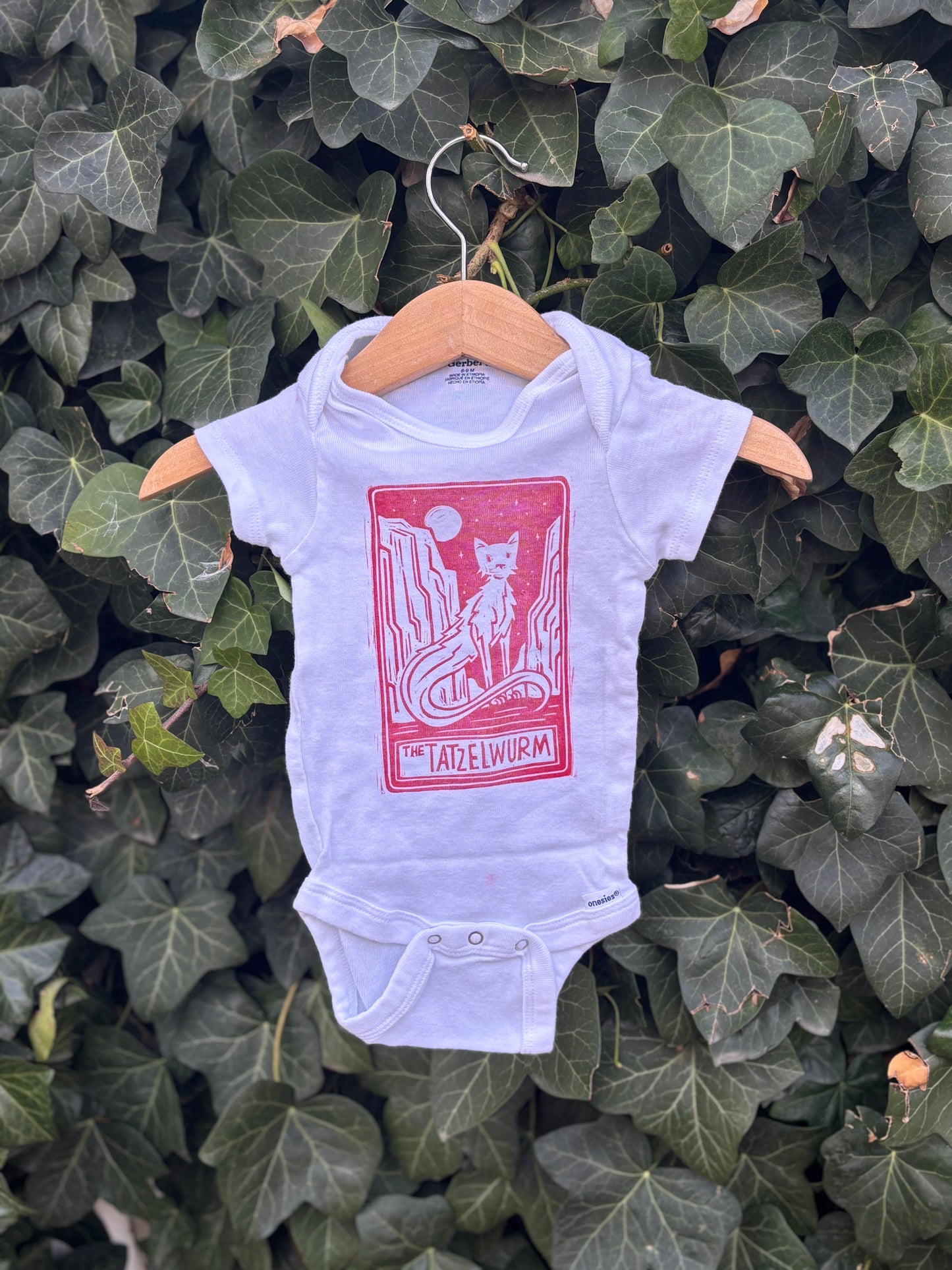 6-9m Tatzelwurm onesie