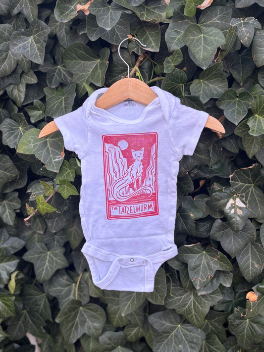 6-9m Tatzelwurm onesie