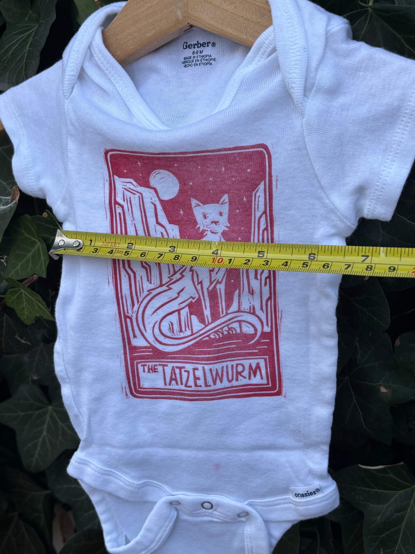 6-9m Tatzelwurm onesie