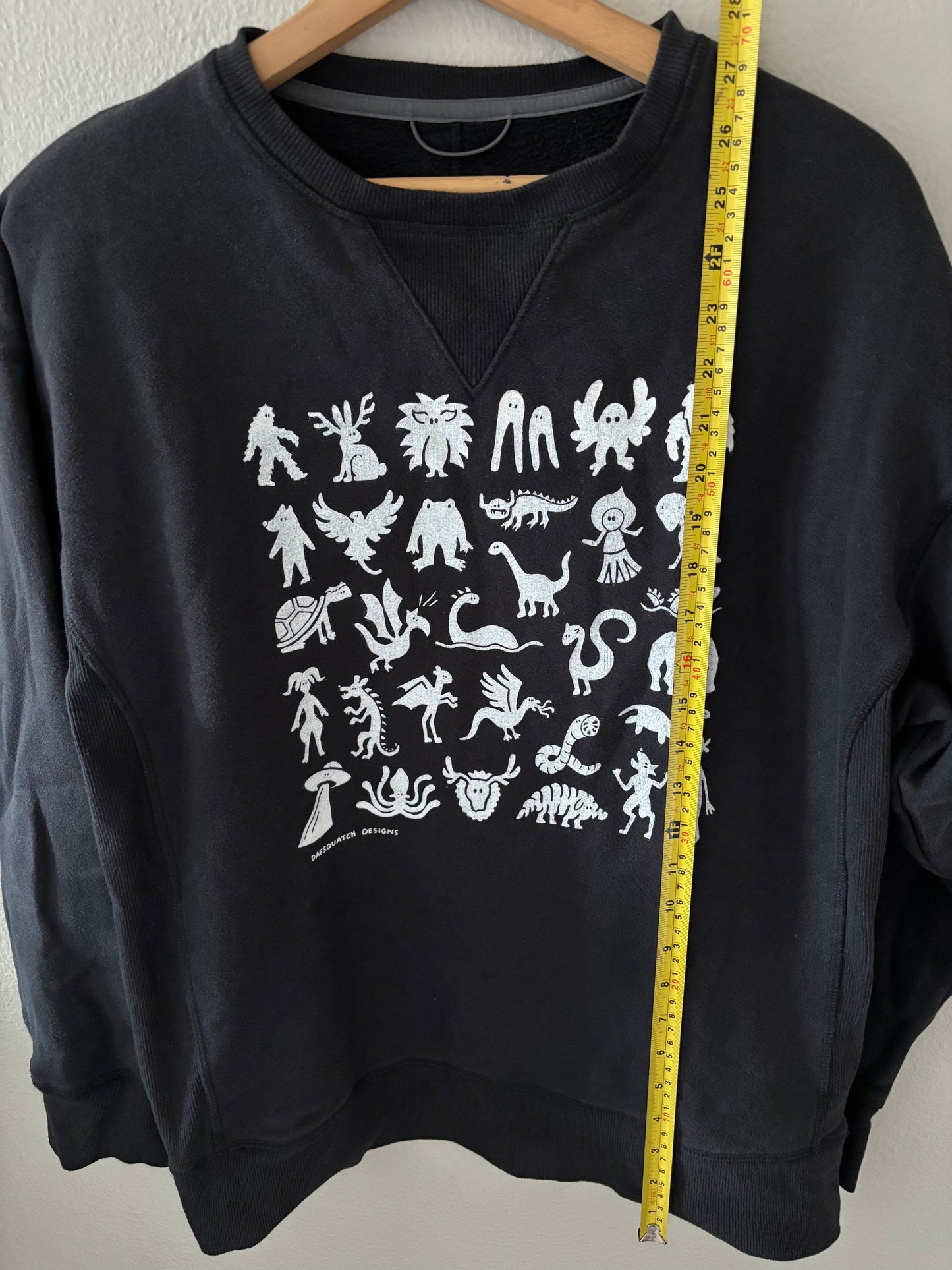 M - Mini monsters Crew neck